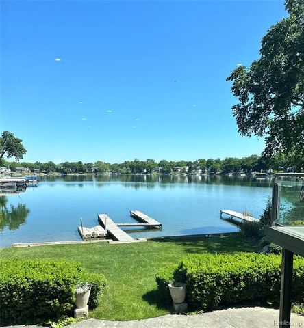 6780 Desmond Road, Waterford, MI 48329