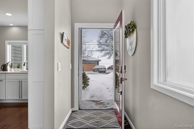 6780 Desmond Road, Waterford, MI 48329