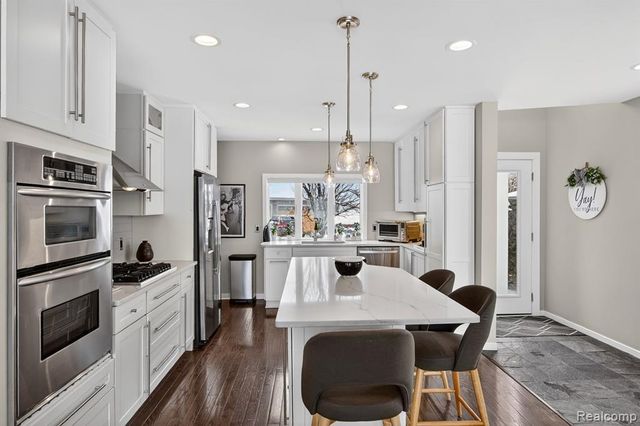 6780 Desmond Road, Waterford, MI 48329