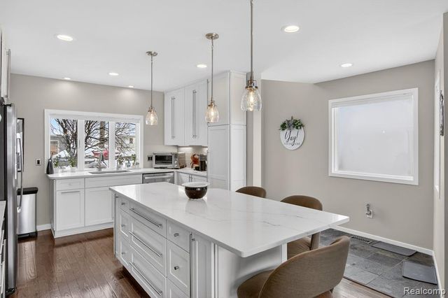 6780 Desmond Road, Waterford, MI 48329