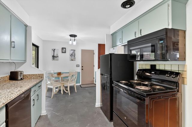 814 N Drake Road, Kalamazoo, MI 49006