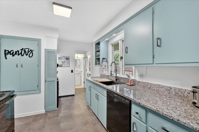 814 N Drake Road, Kalamazoo, MI 49006