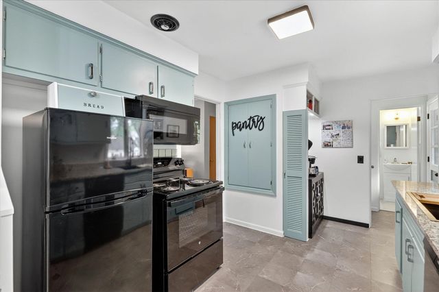 814 N Drake Road, Kalamazoo, MI 49006
