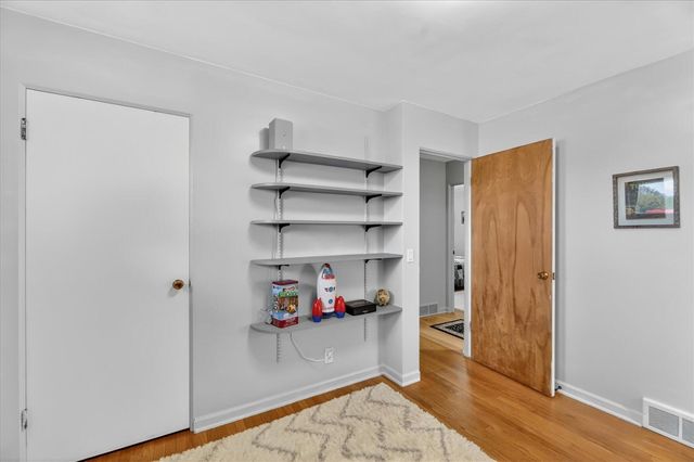 814 N Drake Road, Kalamazoo, MI 49006