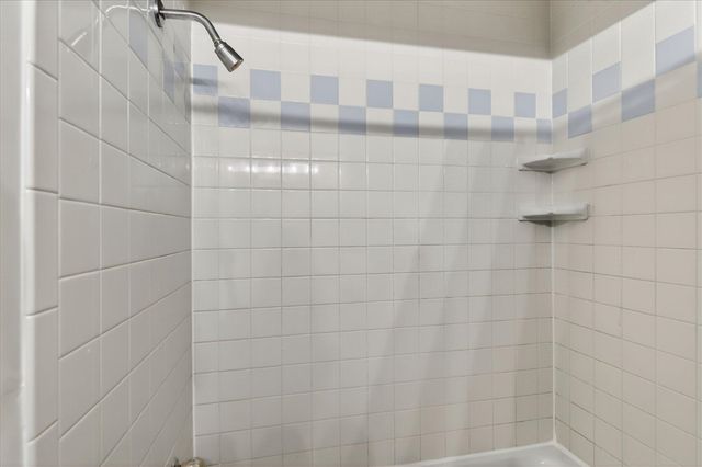 814 N Drake Road, Kalamazoo, MI 49006