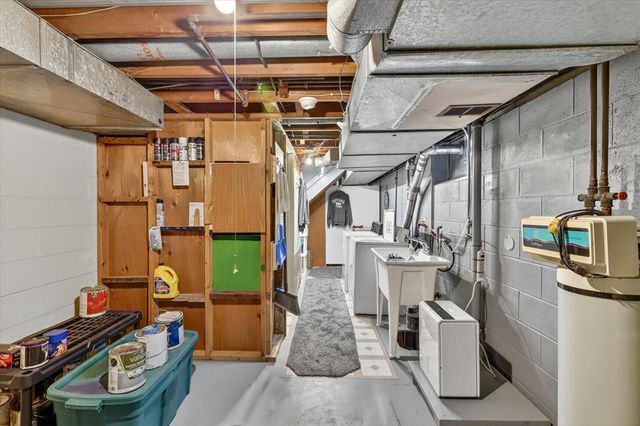 814 N Drake Road, Kalamazoo, MI 49006