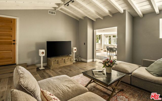 6970 La Presa Drive, Los Angeles, CA 90068