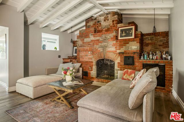 6970 La Presa Drive, Los Angeles, CA 90068