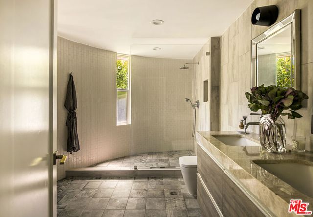 6970 La Presa Drive, Los Angeles, CA 90068