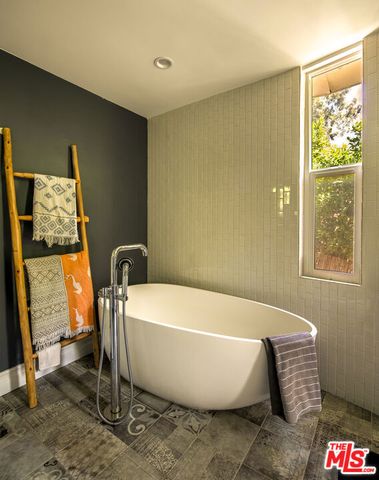 6970 La Presa Drive, Los Angeles, CA 90068