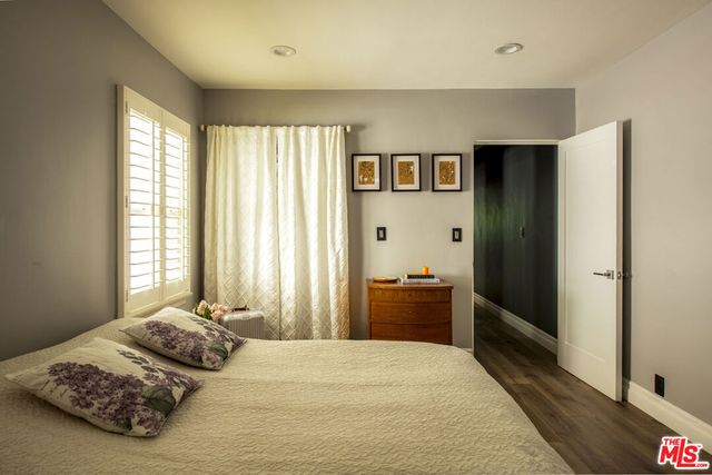 6970 La Presa Drive, Los Angeles, CA 90068