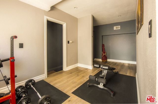 6970 La Presa Drive, Los Angeles, CA 90068