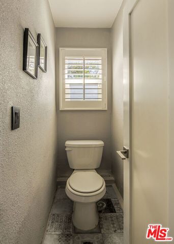 6970 La Presa Drive, Los Angeles, CA 90068