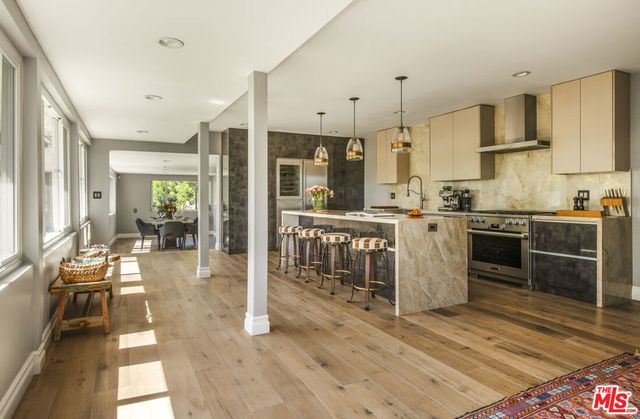 6970 La Presa Drive, Los Angeles, CA 90068