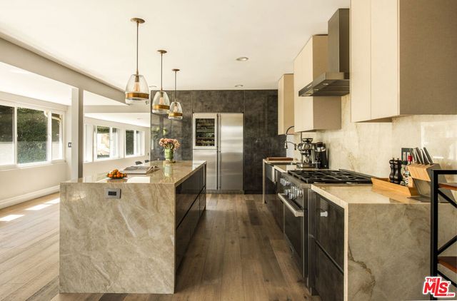 6970 La Presa Drive, Los Angeles, CA 90068