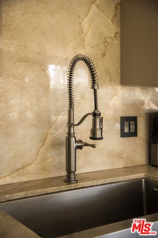 6970 La Presa Drive, Los Angeles, CA 90068