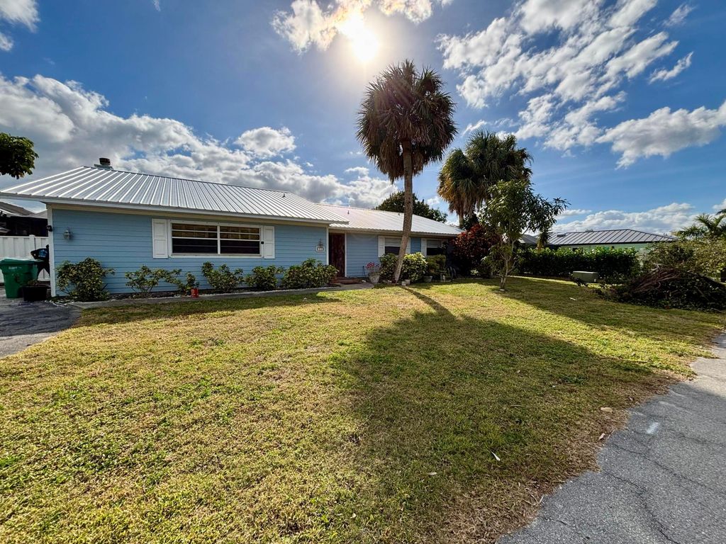 11 Majestic Way, Fort Pierce, FL 34949