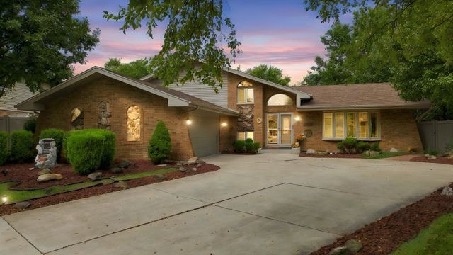 8040 Chippewa Trail, Tinley Park, IL 60477