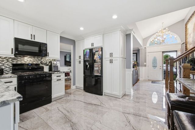 8040 Chippewa Trail, Tinley Park, IL 60477