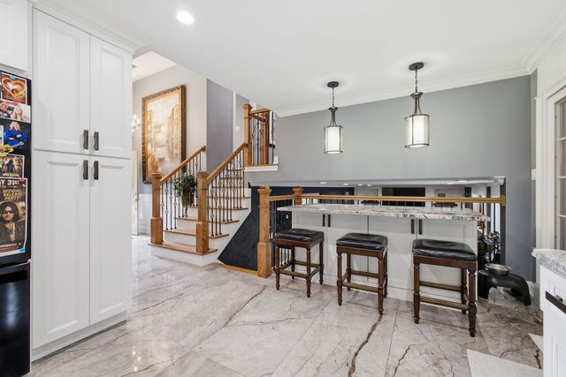 8040 Chippewa Trail, Tinley Park, IL 60477