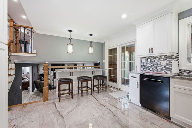 8040 Chippewa Trail, Tinley Park, IL 60477