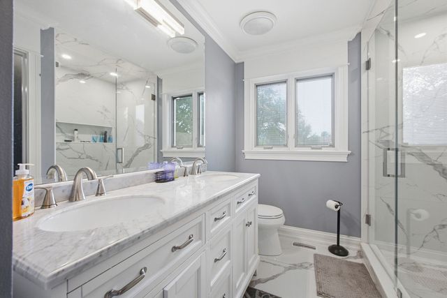 8040 Chippewa Trail, Tinley Park, IL 60477