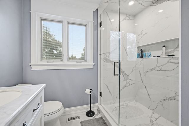 8040 Chippewa Trail, Tinley Park, IL 60477