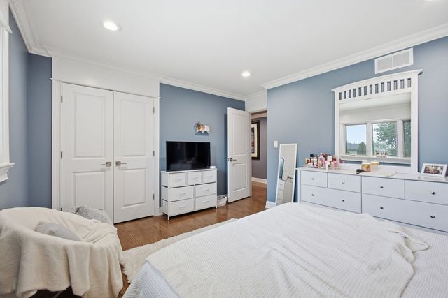 8040 Chippewa Trail, Tinley Park, IL 60477
