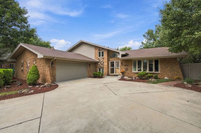 8040 Chippewa Trail, Tinley Park, IL 60477
