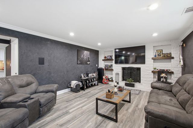8040 Chippewa Trail, Tinley Park, IL 60477