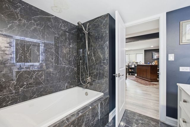 8040 Chippewa Trail, Tinley Park, IL 60477