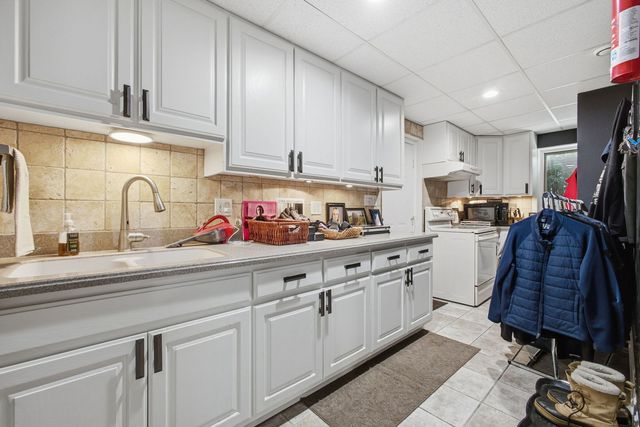 8040 Chippewa Trail, Tinley Park, IL 60477