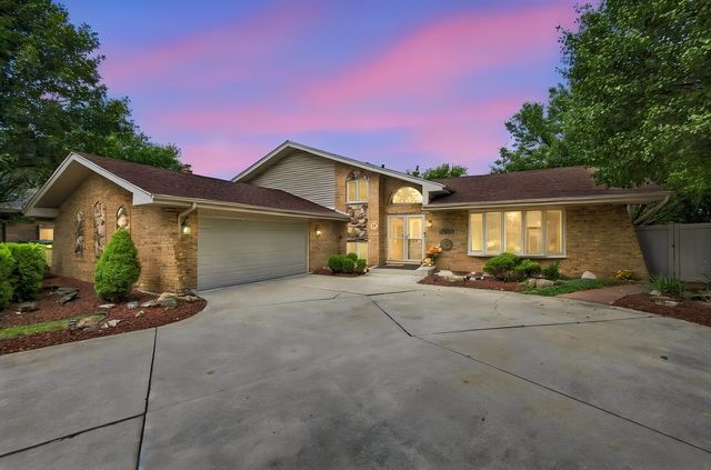 8040 Chippewa Trail, Tinley Park, IL 60477