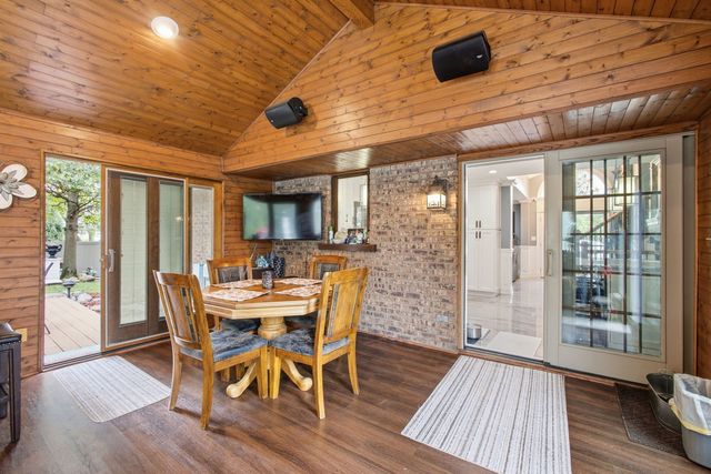 8040 Chippewa Trail, Tinley Park, IL 60477