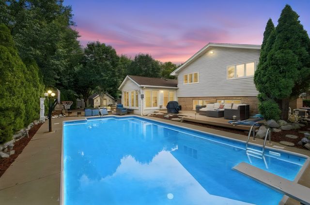 8040 Chippewa Trail, Tinley Park, IL 60477