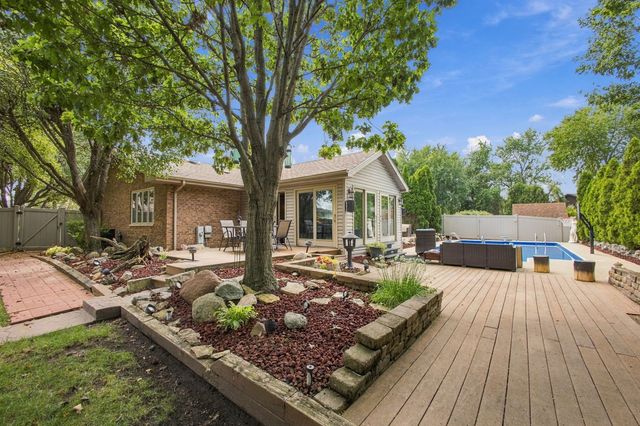 8040 Chippewa Trail, Tinley Park, IL 60477