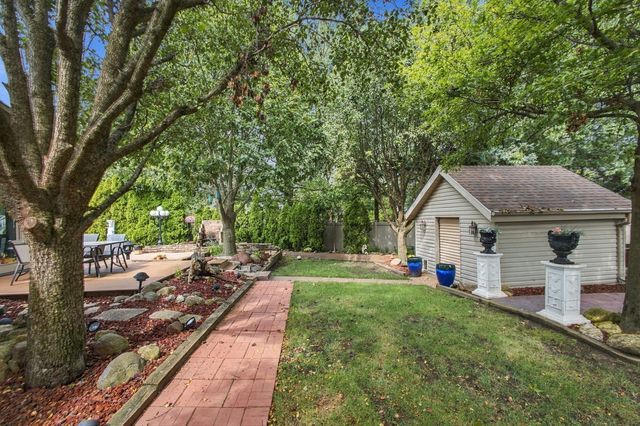 8040 Chippewa Trail, Tinley Park, IL 60477