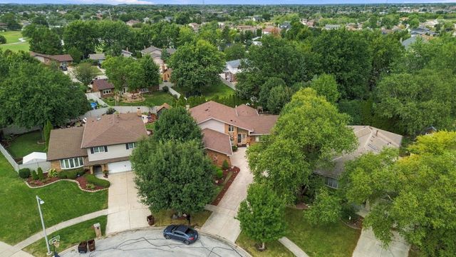 8040 Chippewa Trail, Tinley Park, IL 60477