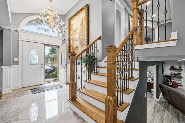 8040 Chippewa Trail, Tinley Park, IL 60477