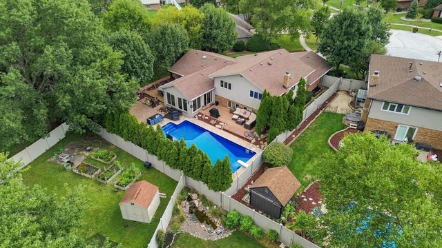 8040 Chippewa Trail, Tinley Park, IL 60477