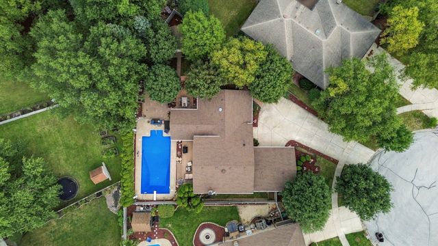 8040 Chippewa Trail, Tinley Park, IL 60477