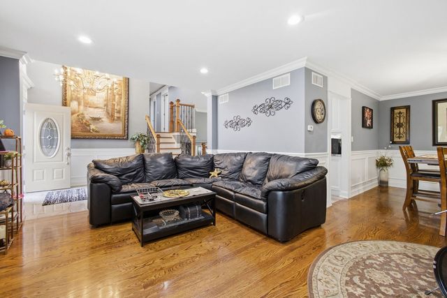 8040 Chippewa Trail, Tinley Park, IL 60477