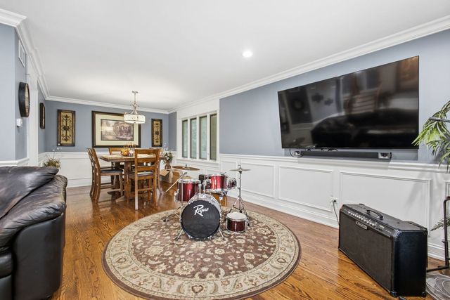 8040 Chippewa Trail, Tinley Park, IL 60477