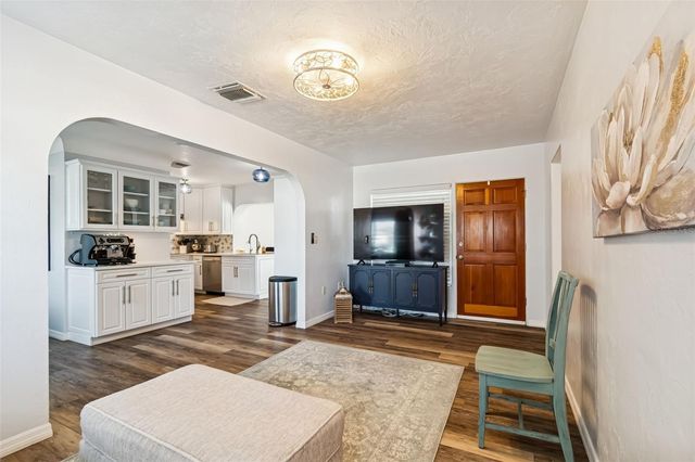 5112 58TH WAY N, Kenneth City, FL 33709