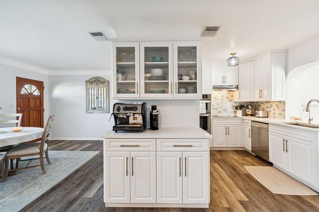 5112 58TH WAY N, Kenneth City, FL 33709