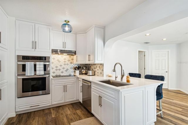 5112 58TH WAY N, Kenneth City, FL 33709