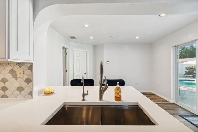 5112 58TH WAY N, Kenneth City, FL 33709