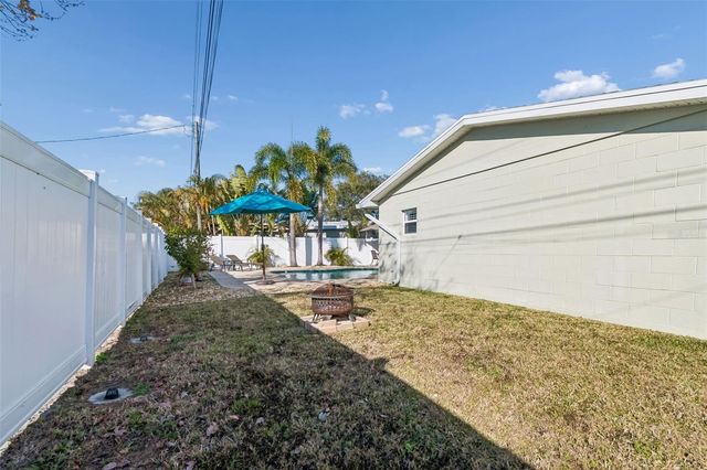 5112 58TH WAY N, Kenneth City, FL 33709