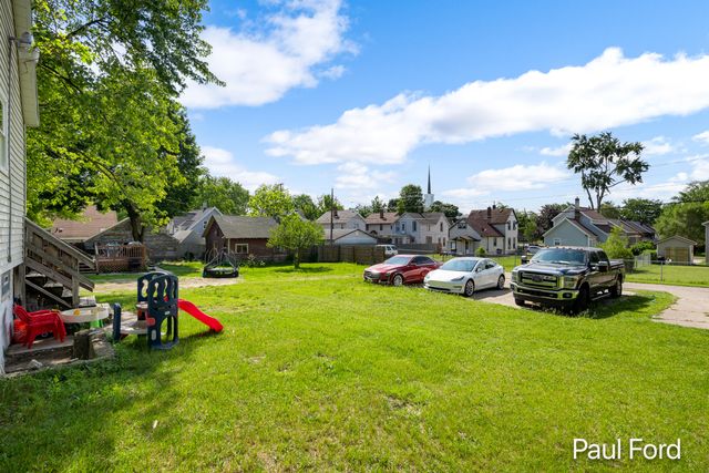 924 Hall Street Se, City Of Grand Rapids, MI 49507