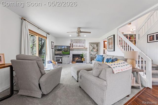 961 Cedar Oaks Trail, White Lake, MI 48386